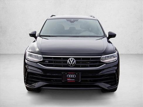 Used 2024 Volkswagen Tiguan SE R-Line image 2