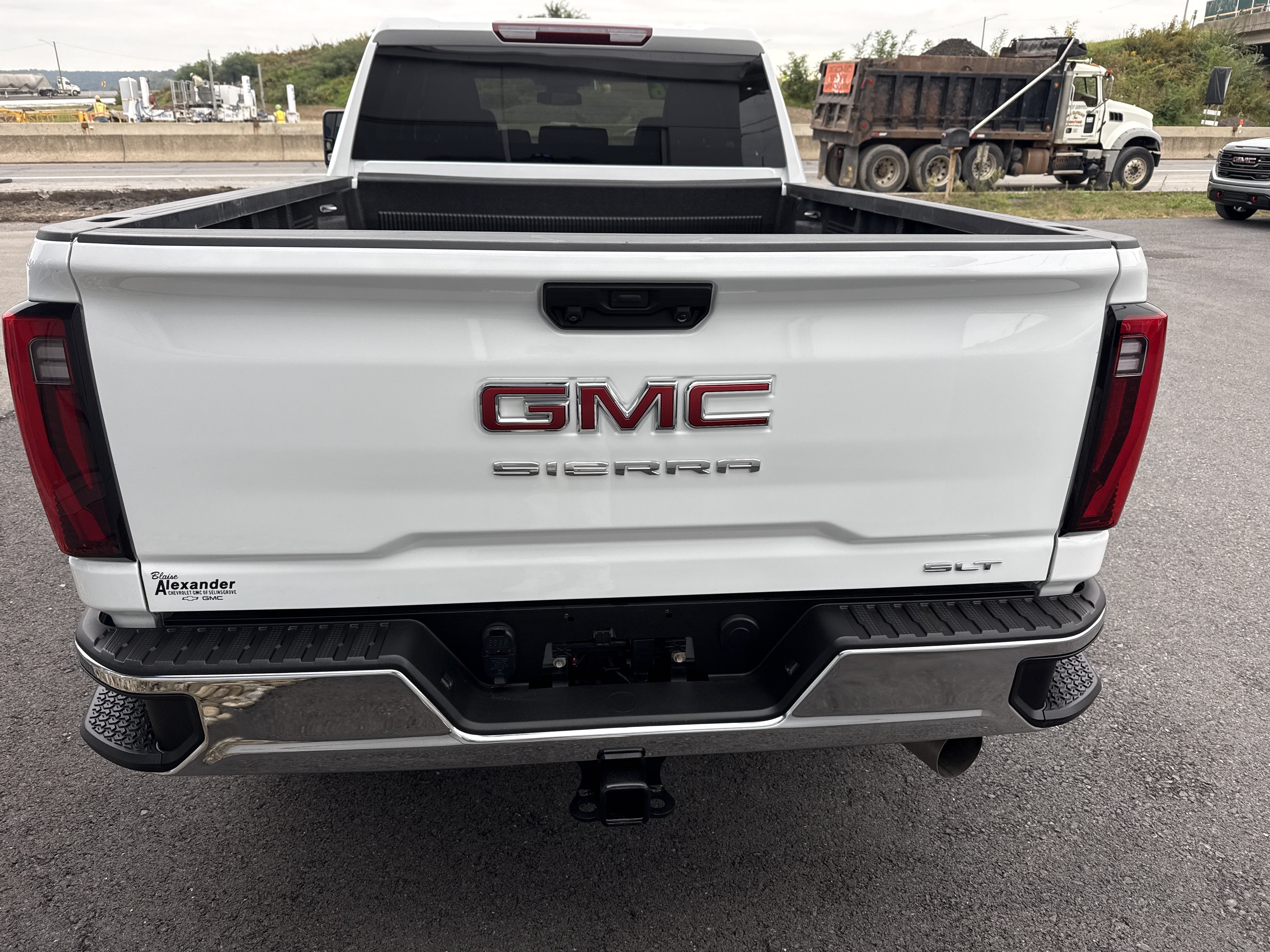 Used 2026 GMC Sierra 2500 SLT w/ SLT Convenience Package AWD/4WD image 4