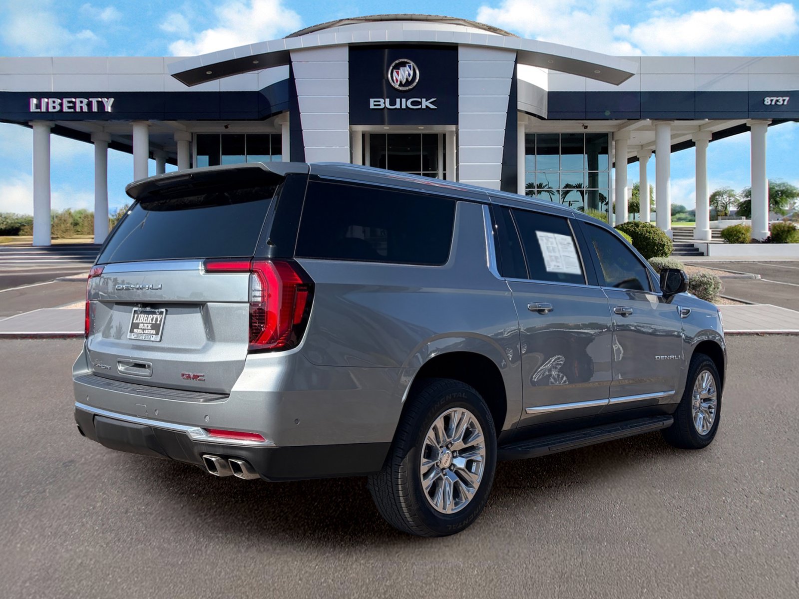 Used 2025 GMC Yukon XL Denali RWD image 3