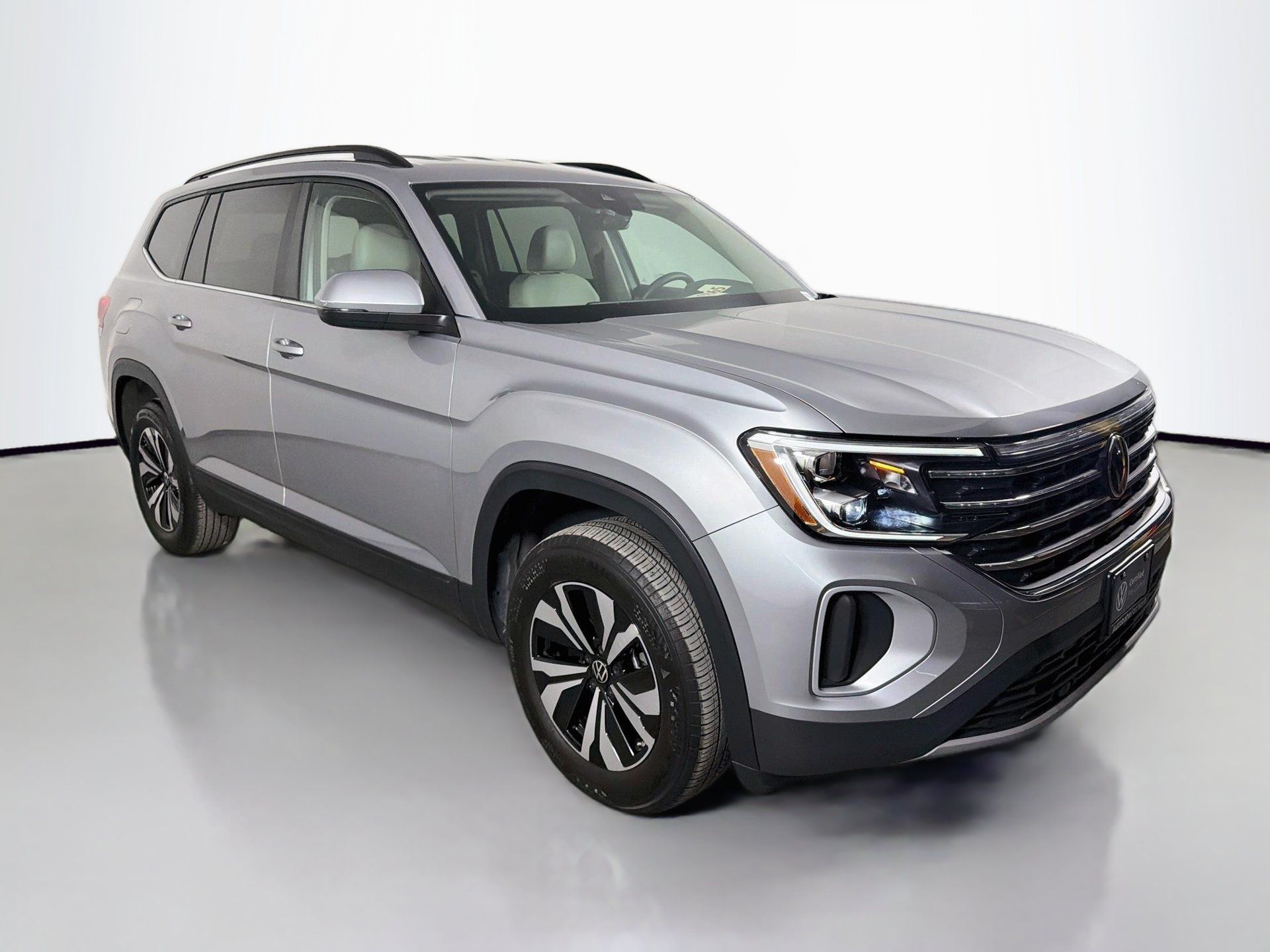Certified 2024 Volkswagen Atlas SE FWD image 3
