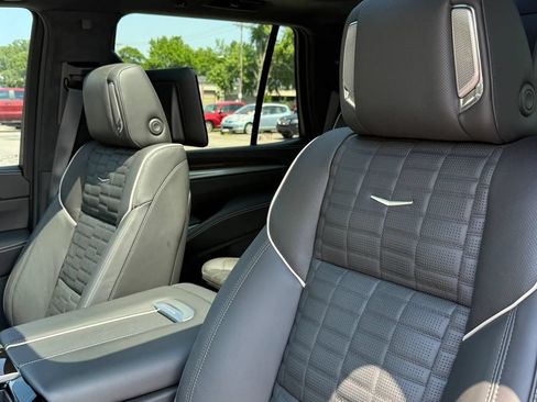 Used 2025 Cadillac Escalade Sport Platinum w/ LPO, ONYX Package AWD/4WD image 31
