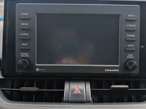 Used 2021 Toyota RAV4 LE image 7