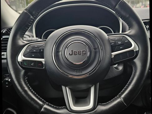 Used 2019 Jeep Compass Latitude image 14