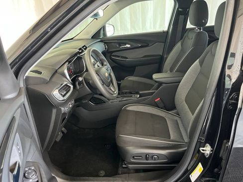 Used 2022 Chevrolet TrailBlazer LT AWD/4WD image 3