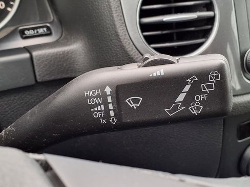 Used 2016 Volkswagen Tiguan S image 16