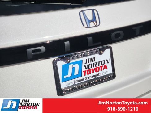 Used 2023 Honda Pilot Elite image 11