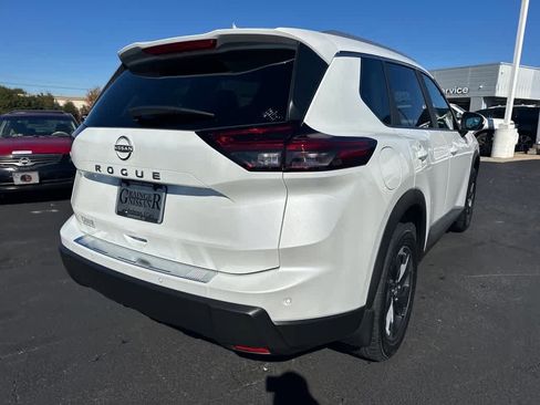 Used 2026 Nissan Rogue SV w/ SV Premium Package image 3