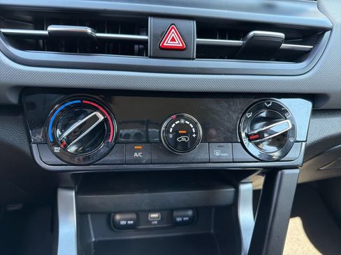 Used 2025 Kia Seltos LX AWD/4WD image 12