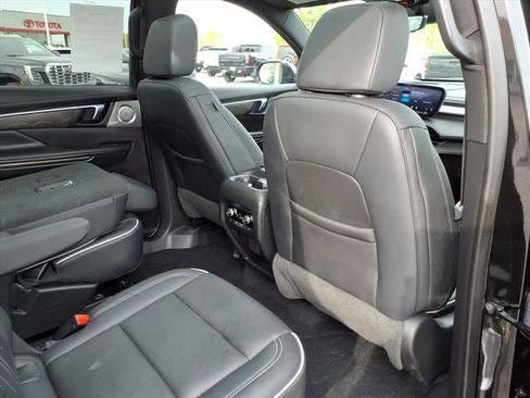 Used 2025 Buick Enclave Avenir AWD/4WD image 25