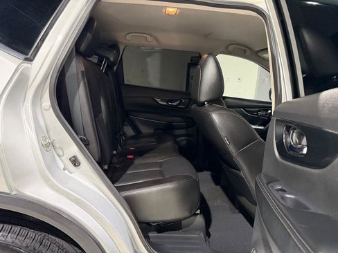Used 2019 Nissan Rogue SL FWD image 16