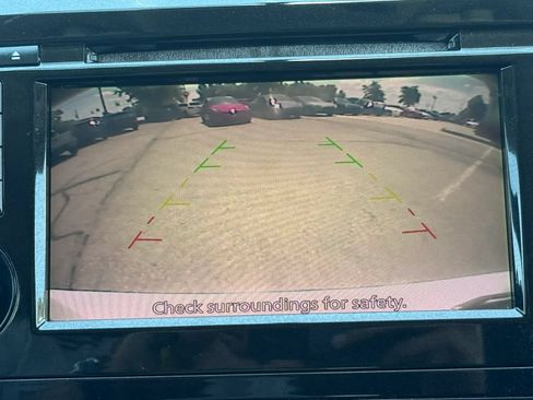 Used 2018 Nissan Rogue SV FWD image 18