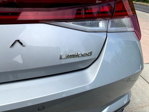 Used 2021 Hyundai Elantra Limited FWD image 22