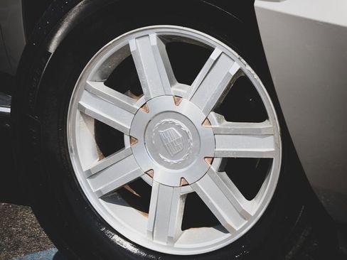 Used 2008 Cadillac Escalade ESV AWD image 25