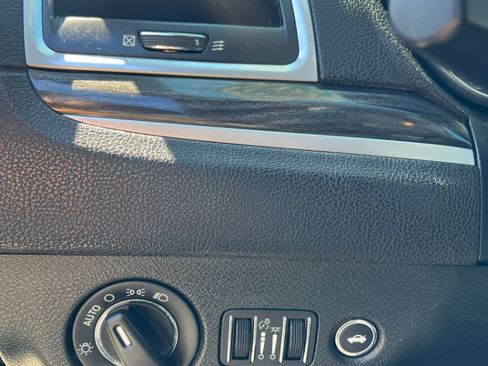 Used 2017 Chrysler 300 Limited image 28