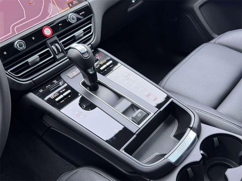 New 2026 Porsche Macan image 24