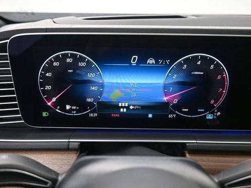 New 2026 Mercedes-Benz GLS 450 4MATIC image 32