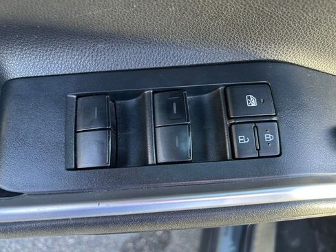 Used 2022 Toyota Highlander XLE image 17