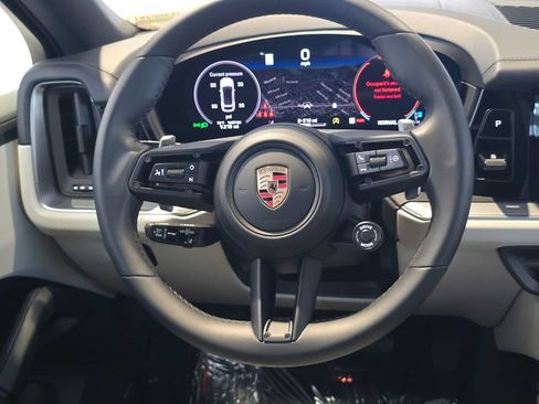 Used 2026 Porsche Cayenne Coupe AWD/4WD image 21