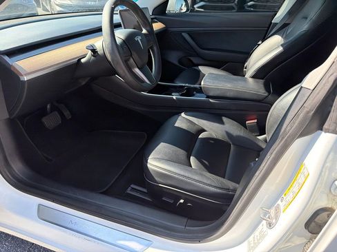 Used 2020 Tesla Model 3 Standard Range Plus RWD image 9