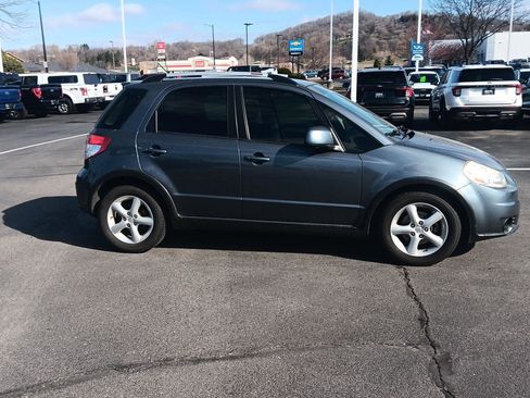 Used 2009 Suzuki SX4 AWD Hatchback w/ Touring Pkg image 2