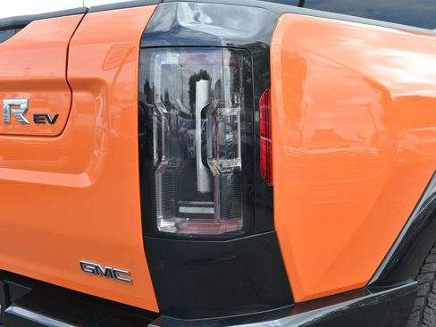 Used 2024 GMC Hummer EV 2X w/ LPO, Illumination Package AWD/4WD image 21