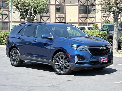 Used 2022 Chevrolet Equinox RS FWD image 2