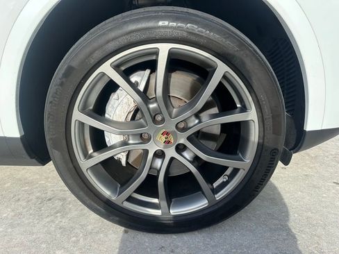 Used 2023 Porsche Cayenne Platinum Edition AWD/4WD image 15