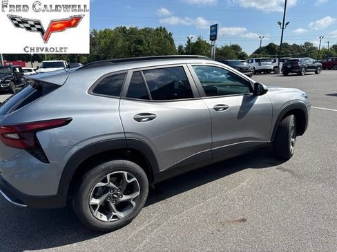 Used 2024 Chevrolet Trax LT FWD image 3