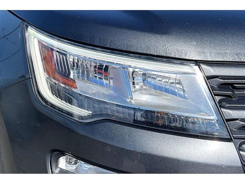 Used 2019 Ford Explorer XLT w/ Equipment Group 202A AWD/4WD image 33