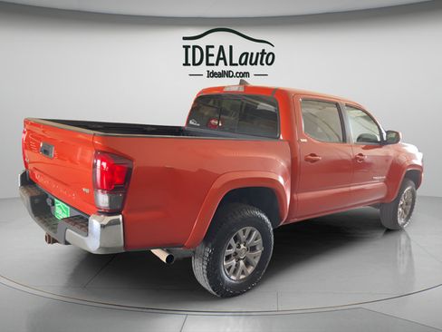 Used 2018 Toyota Tacoma SR5 AWD/4WD image 2