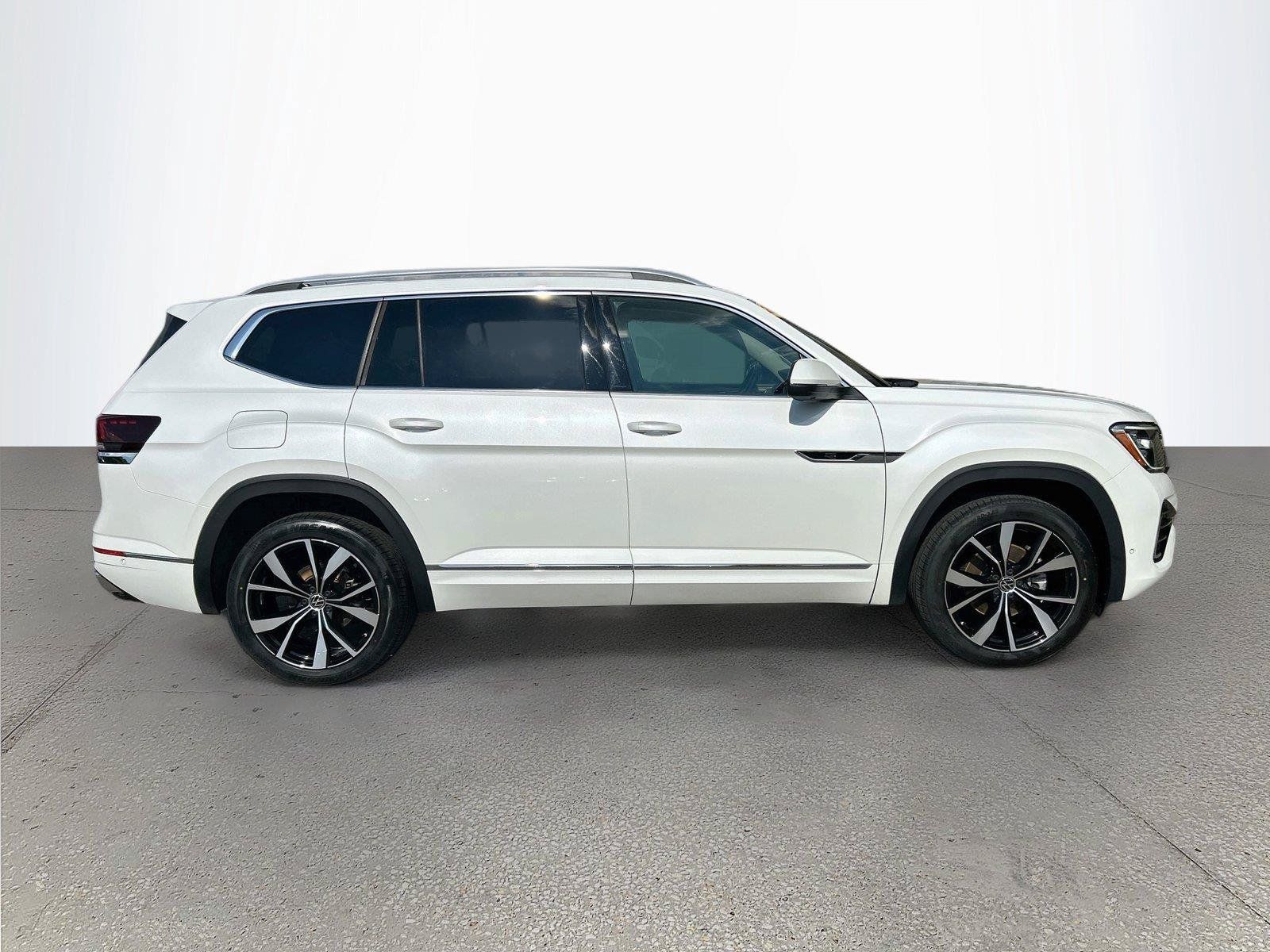 Used 2024 Volkswagen Atlas SEL Premium R-Line AWD/4WD image 3