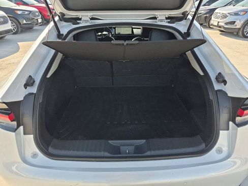 Used 2024 Toyota Prius XLE FWD image 9