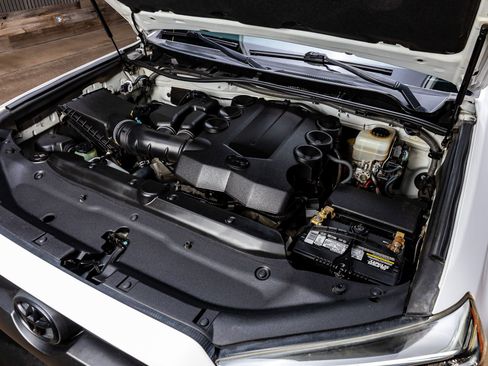 Used 2017 Toyota 4Runner TRD Off-Road Premium image 38