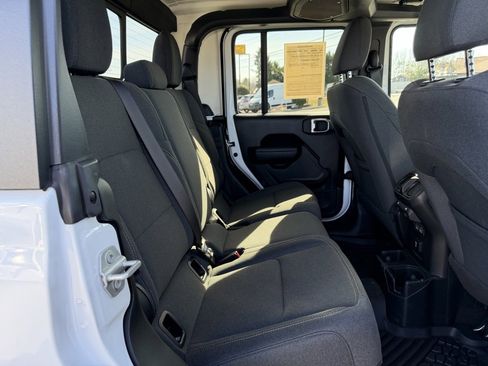 Used 2024 Jeep Gladiator Sport image 33