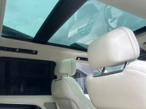 Used 2024 Land Rover Range Rover SE AWD/4WD image 17
