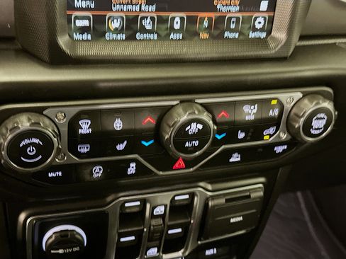 Used 2022 Jeep Wrangler Sport S image 24