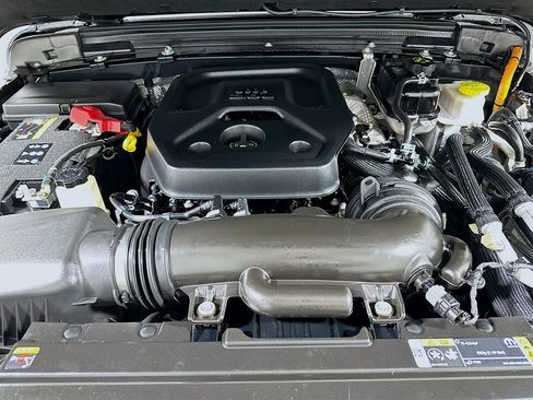 Used 2024 Jeep Wrangler Unlimited w/ Convenience Group AWD/4WD image 19