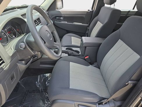 Used 2010 Jeep Liberty Sport RWD image 17