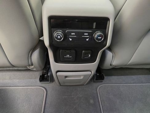 Used 2019 GMC Acadia SLT image 34