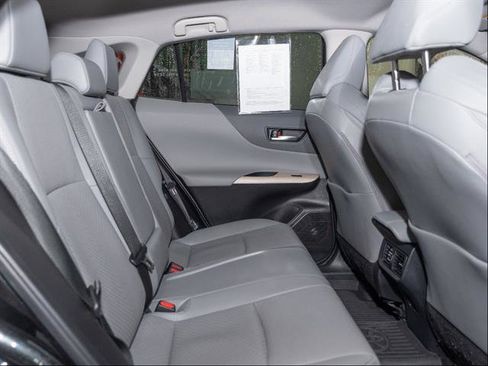 Used 2021 Toyota Venza XLE w/ Softex Package image 21