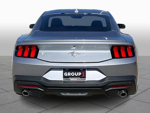 Used 2025 Ford Mustang Premium image 4