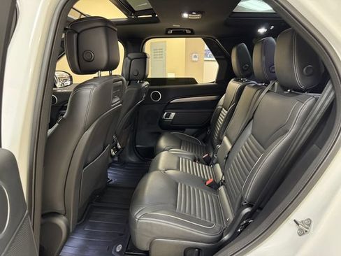 Used 2024 Land Rover Discovery Dynamic SE AWD/4WD image 25