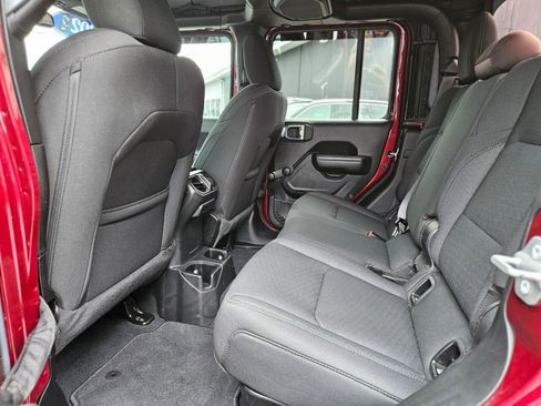 Used 2022 Jeep Gladiator Sport image 16