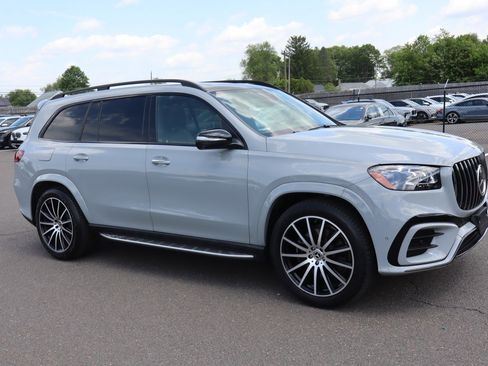 Used 2024 Mercedes-Benz GLS 450 4MATIC w/ AMG Line Exterior image 3