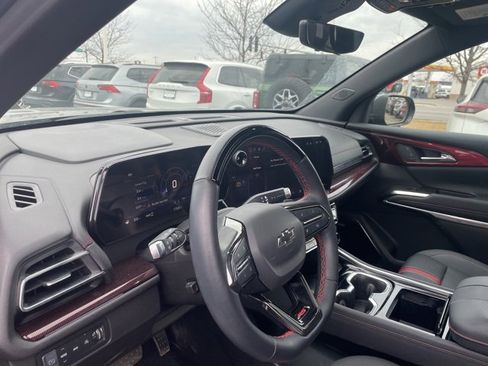 Used 2024 Chevrolet Traverse RS image 10