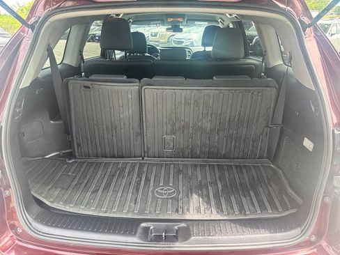 Used 2019 Toyota Highlander LE FWD image 21