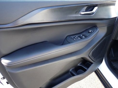 New 2025 Jeep Grand Cherokee L Laredo image 16