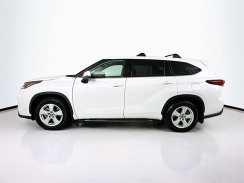 Used 2022 Toyota Highlander LE image 8