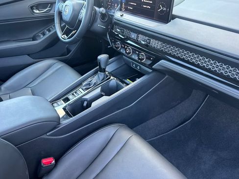 Used 2025 Honda Accord EX-L image 17