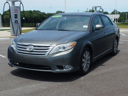 Used 2011 Toyota Avalon Limited FWD image 18